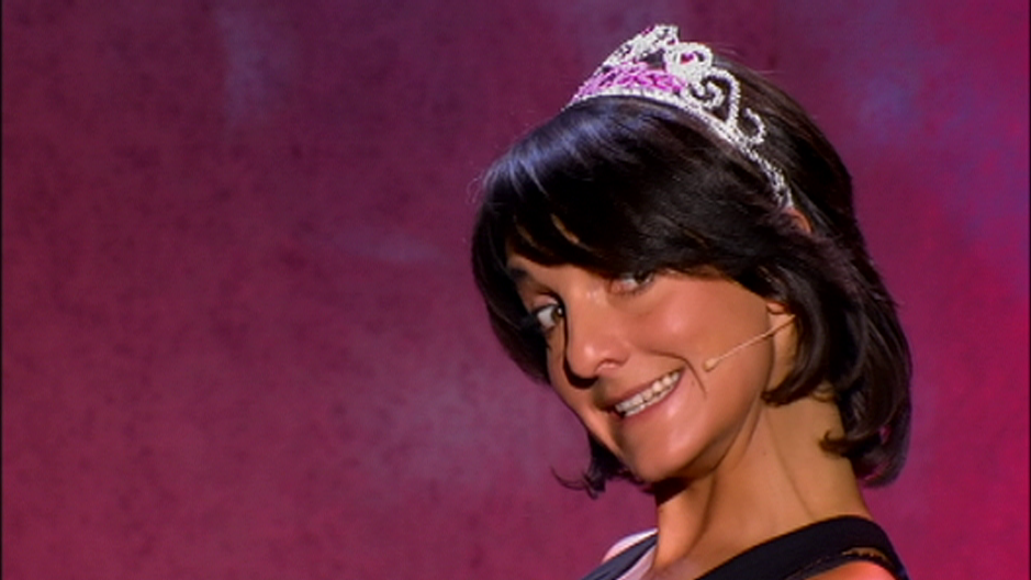 Florence Foresti fait des sketches à La Cigale