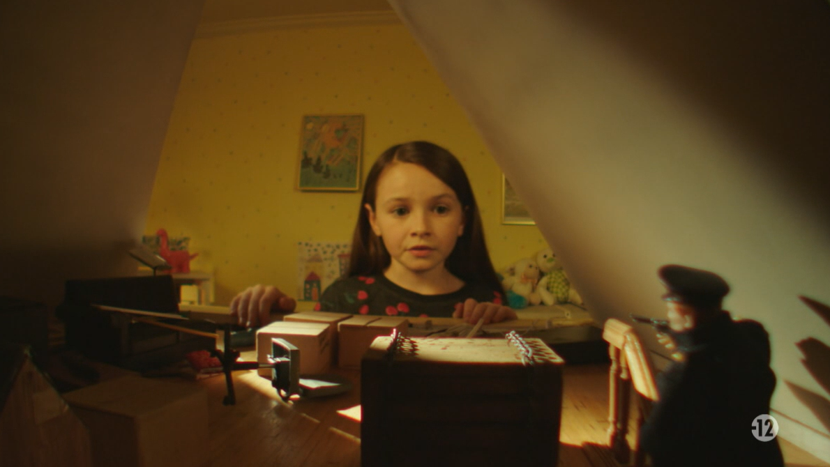 S1 E1 - Matière grise / La maison de poupée