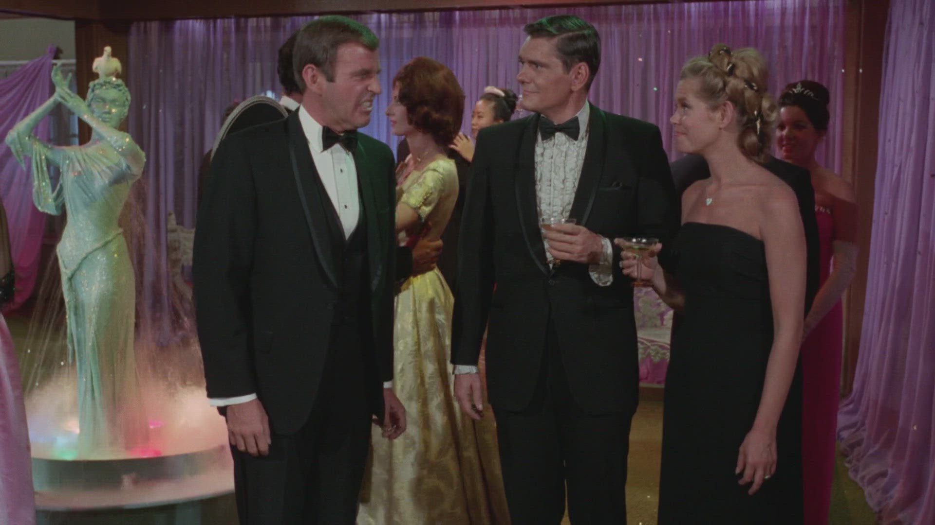 S3 E7 - Le bal masqué