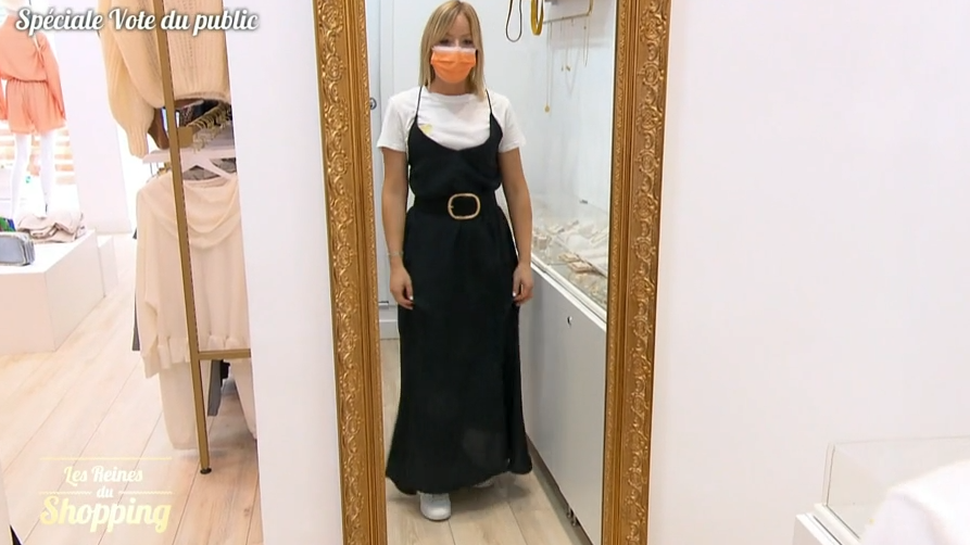 J4 : Branchée avec un tee-shirt