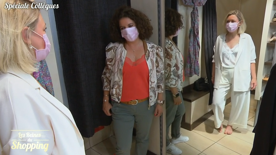 J4 : Moderne avec une veste de tailleur