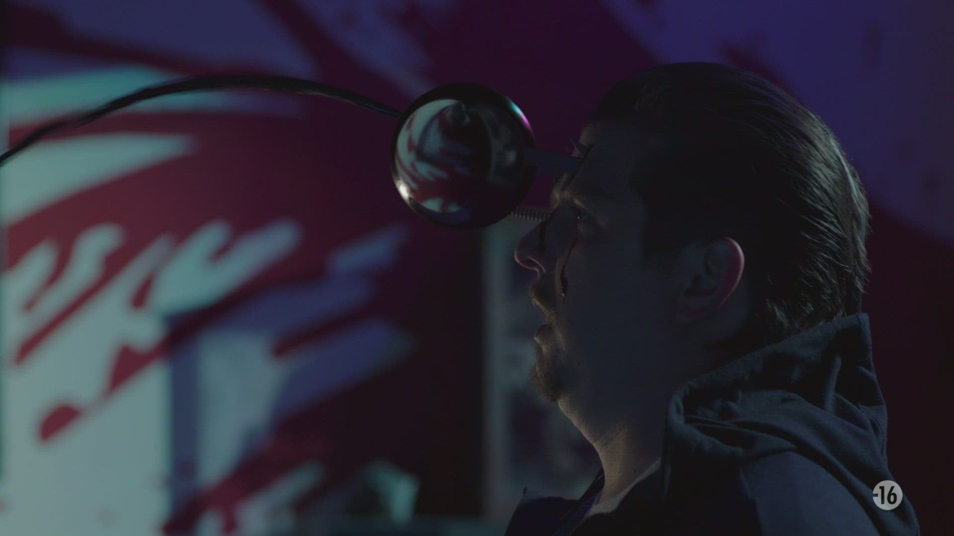 S3 E2 - Des squelettes dans le placard / Les familiers