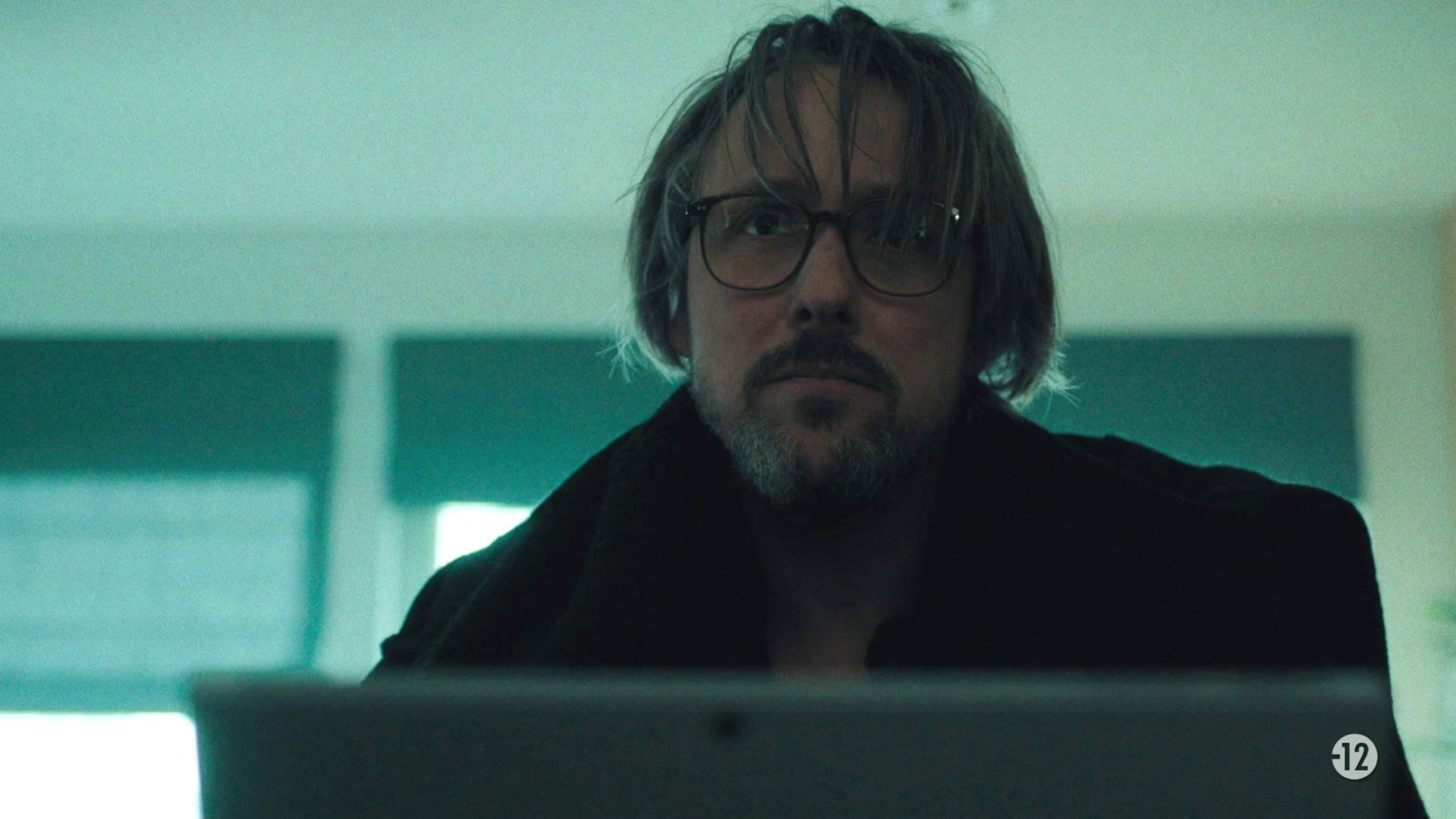 S1 E1 - Le feu aux poudres