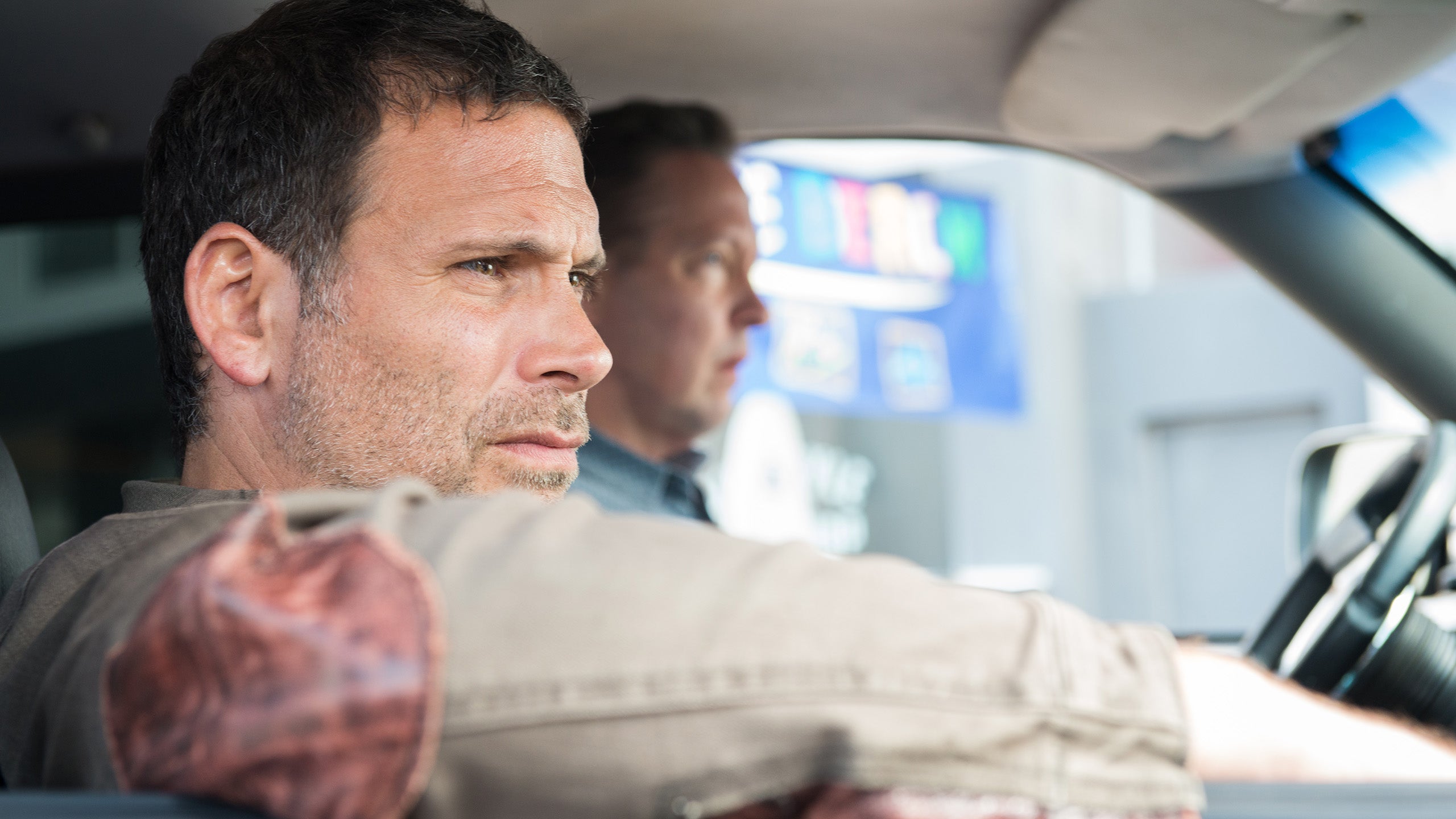 2. évad 8. rész | Legalább két sírt áss!