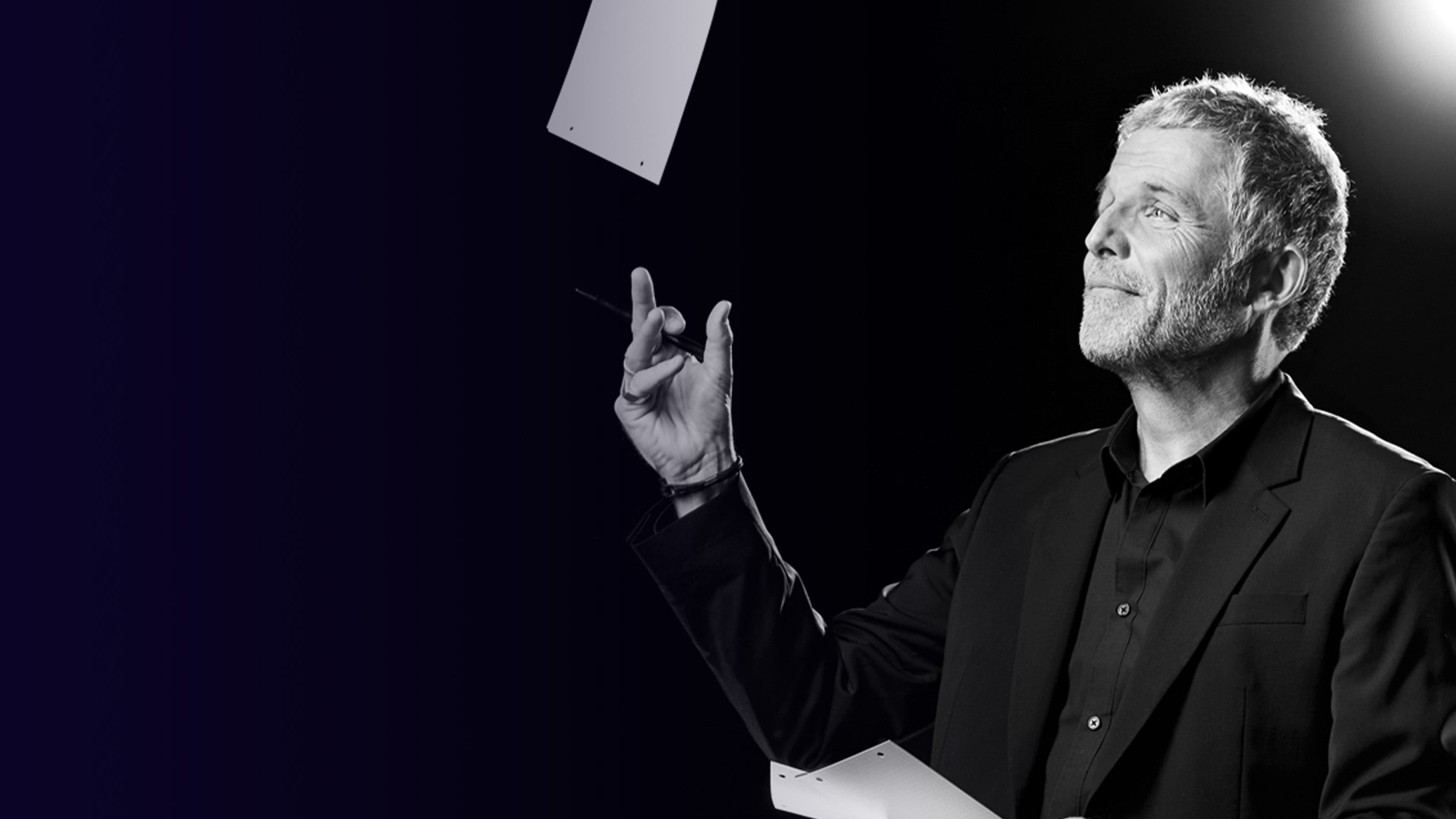 Stéphane Guillon sur scène à la Cigale