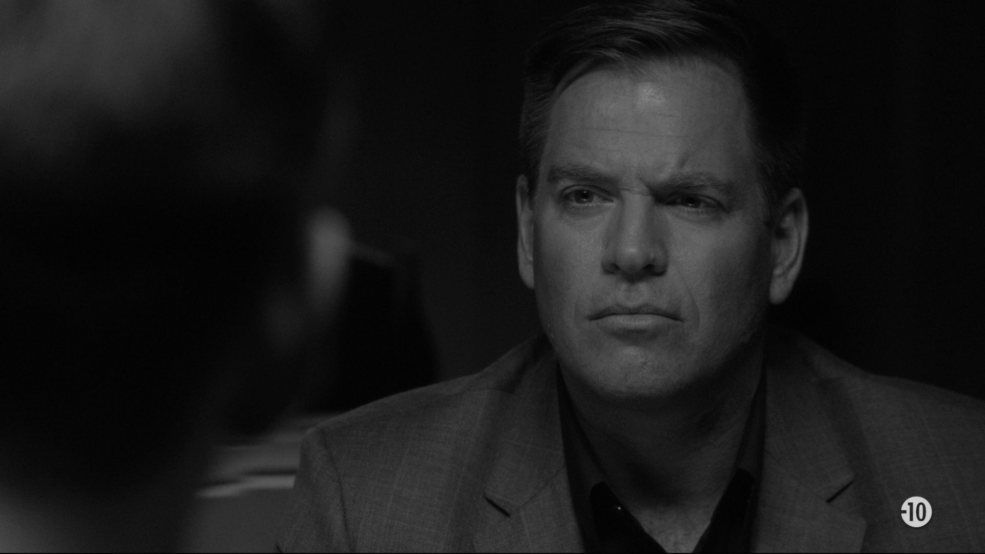 S13 E6 - Compromission