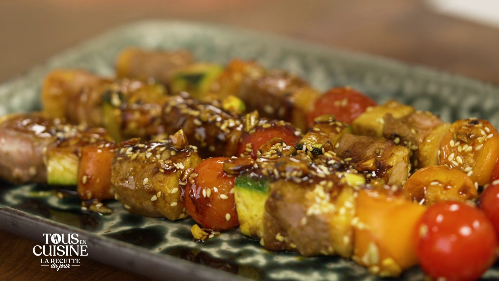 Brochettes de canard, légumes et fruits d'été