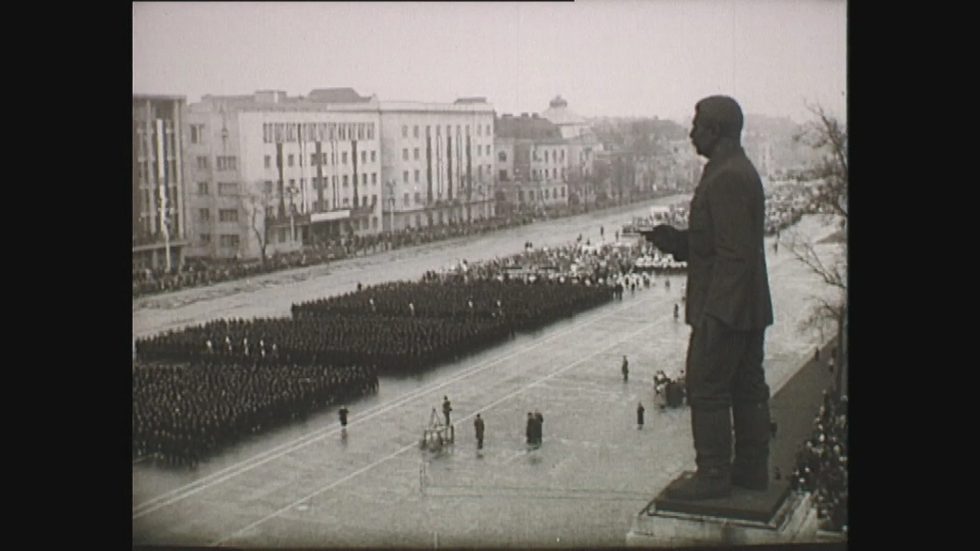 A Sztálin-szobor és ledöntése (2005-03-30)