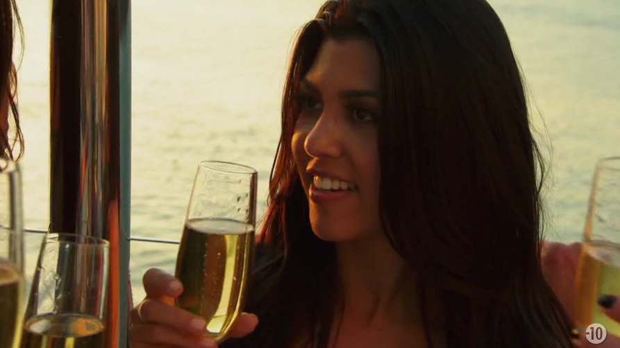 S2 E2 - Maman fêtarde