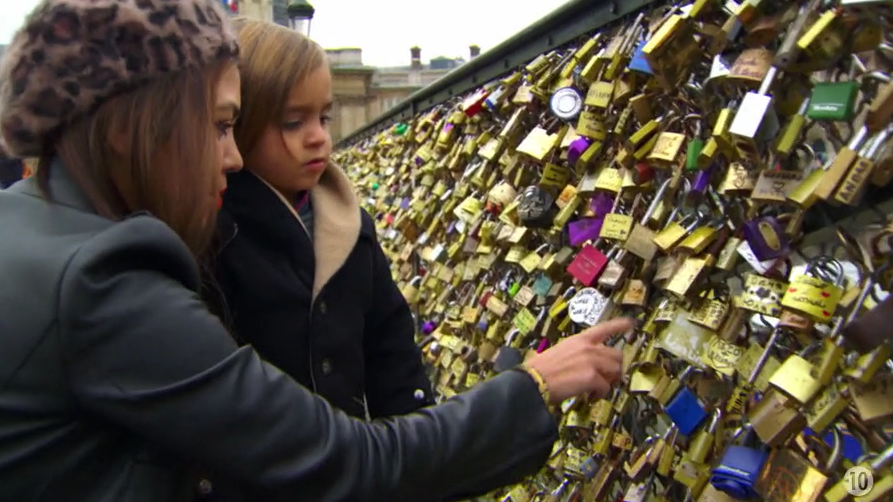 S3 E7 - Escapade à Paris