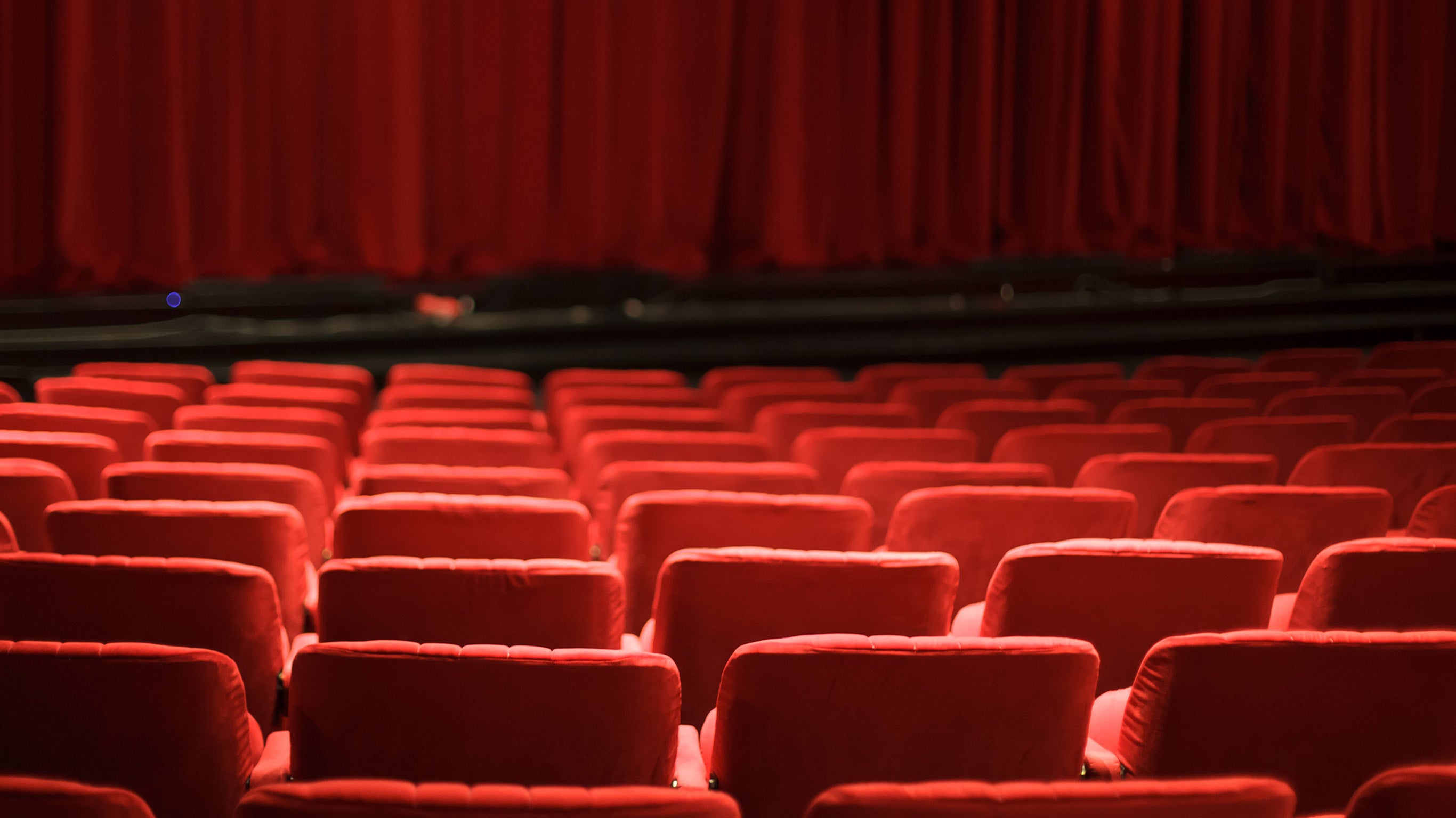 Théâtre des Deux Ânes - Y'a du Macron à se faire !!