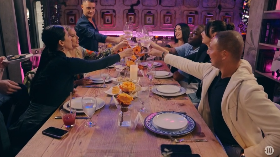 S1 E7 - Petit dîner entre amis