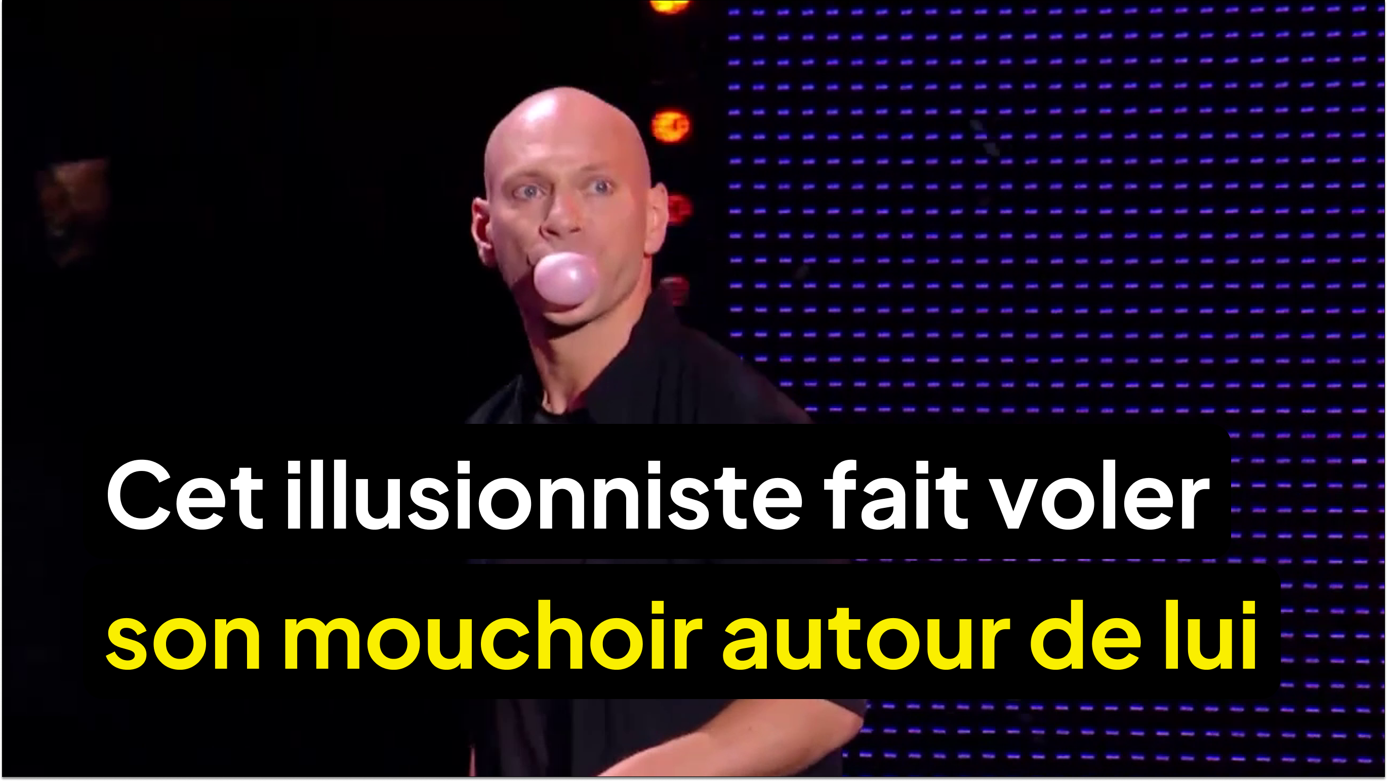 Cet illusionniste fait voler son mouchoir autour de lui
