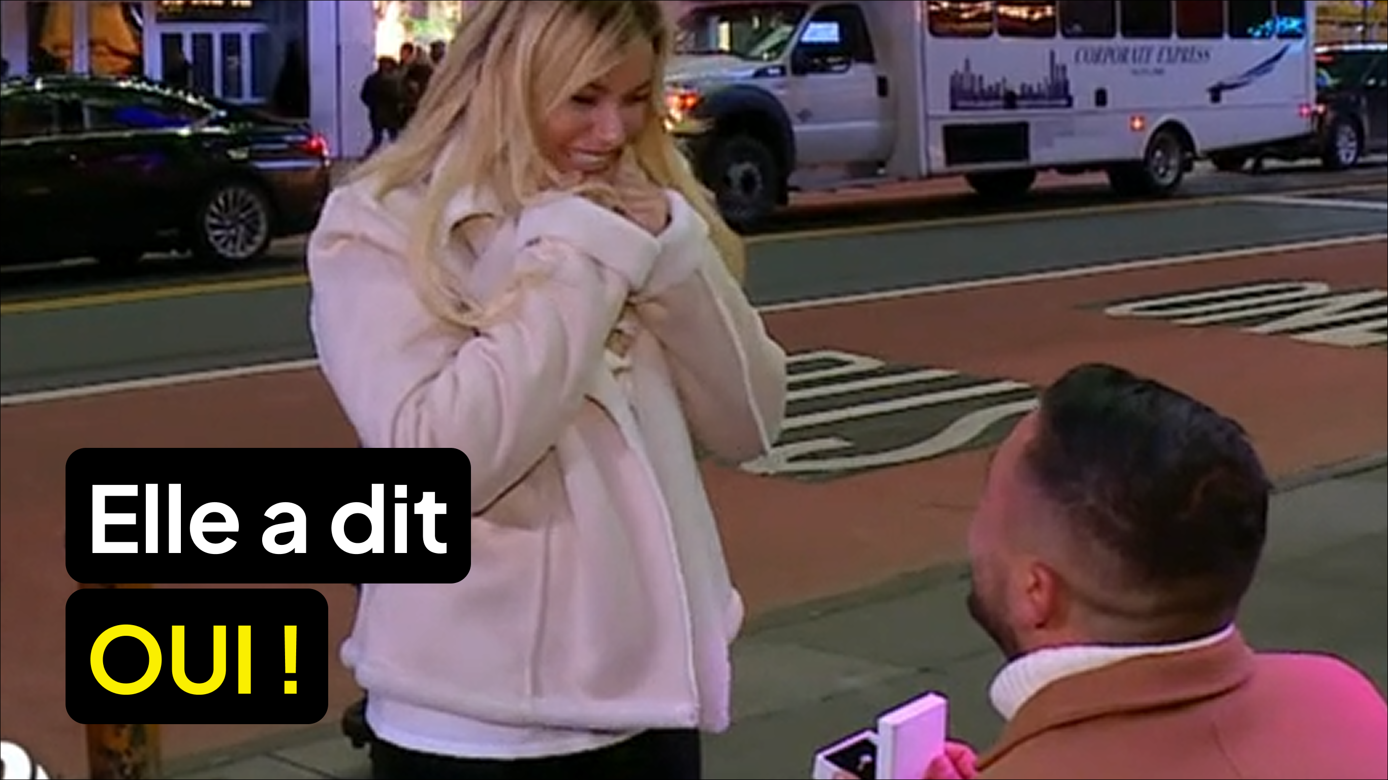 Kévin demande Carla en mariage