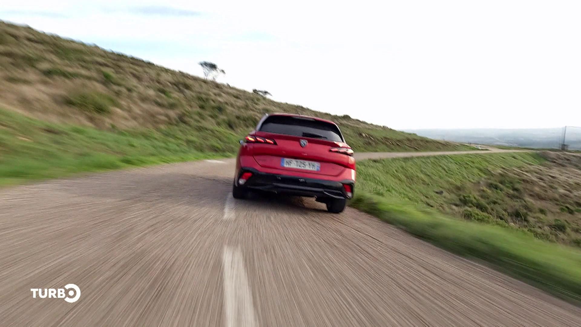 Peugeot 308, Renault Clio : nouveau look pour stars des ventes