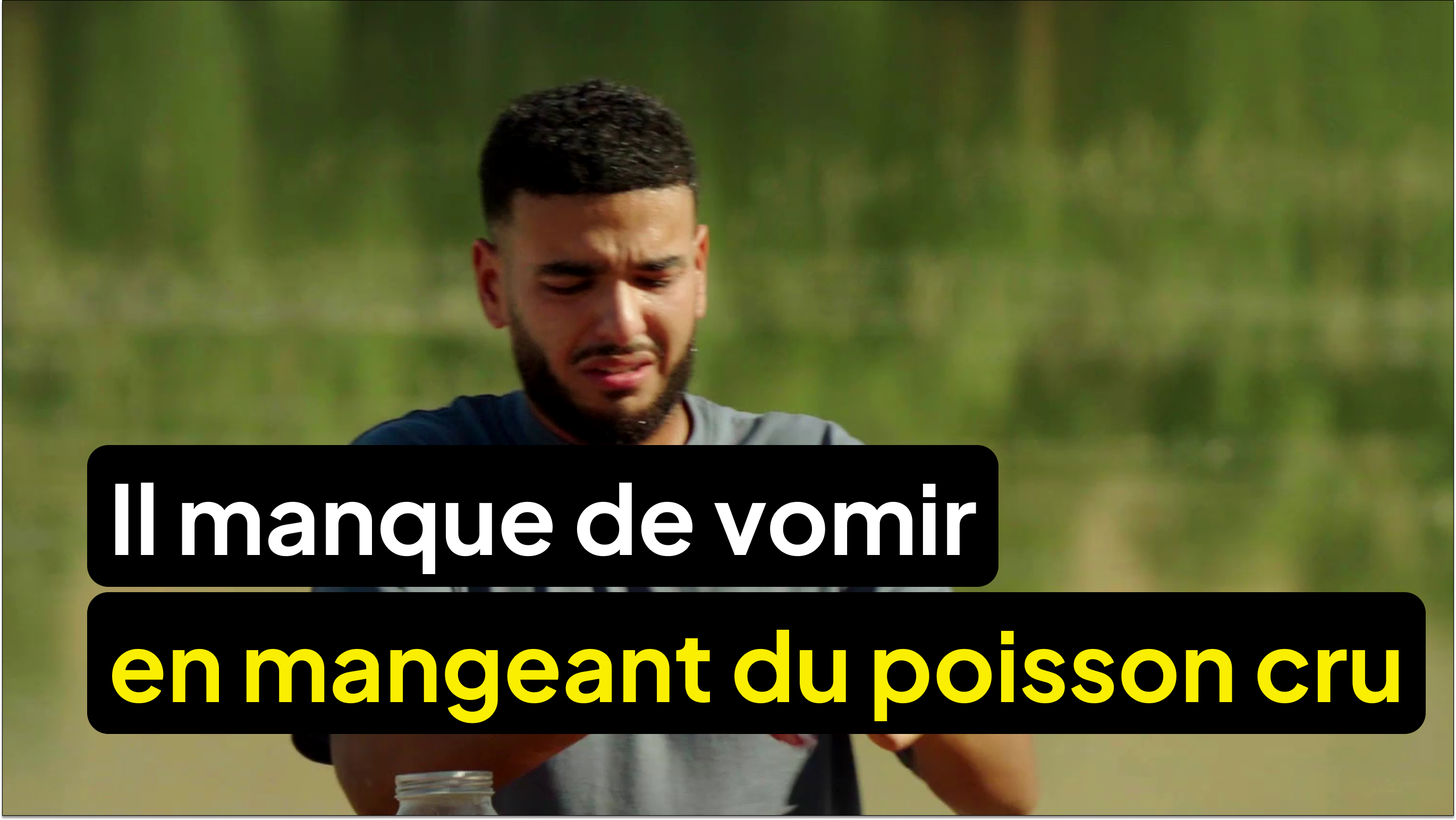 Il manque de vomir en mangeant du poisson cru