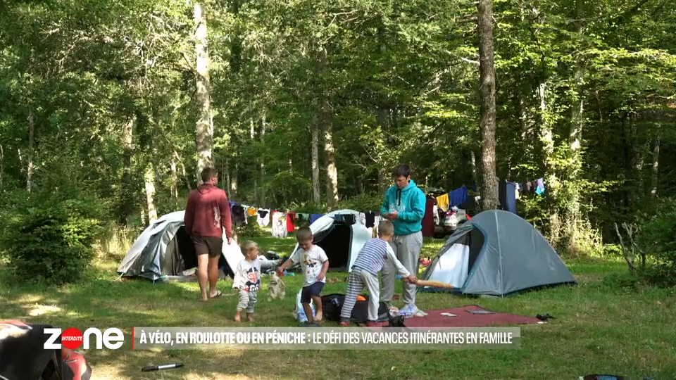 À vélo, en roulotte ou en péniche : le défi des vacances itinérantes en famille