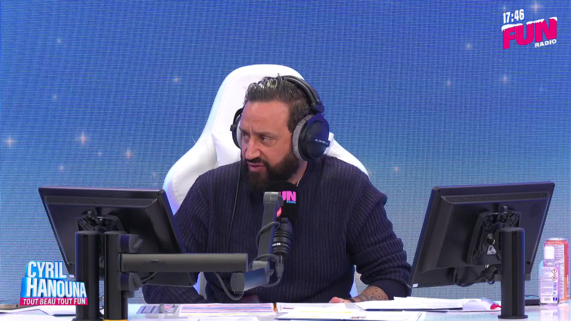 L’équipe tente de régler un gros conflit