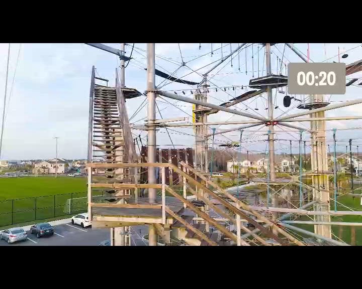 Blippi visite un parc d'aventure en plein air