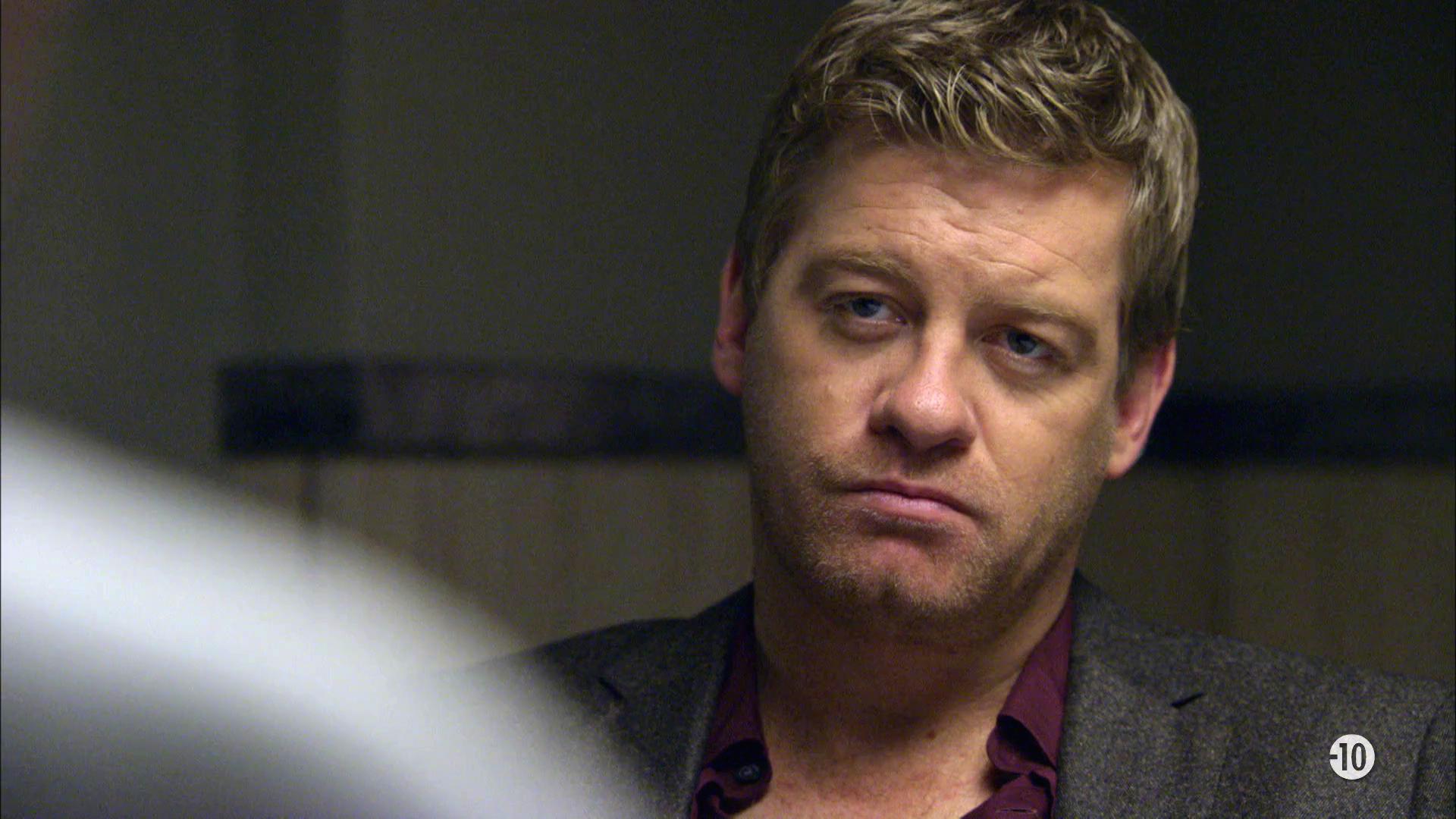 S1 E3 - Une main tendue