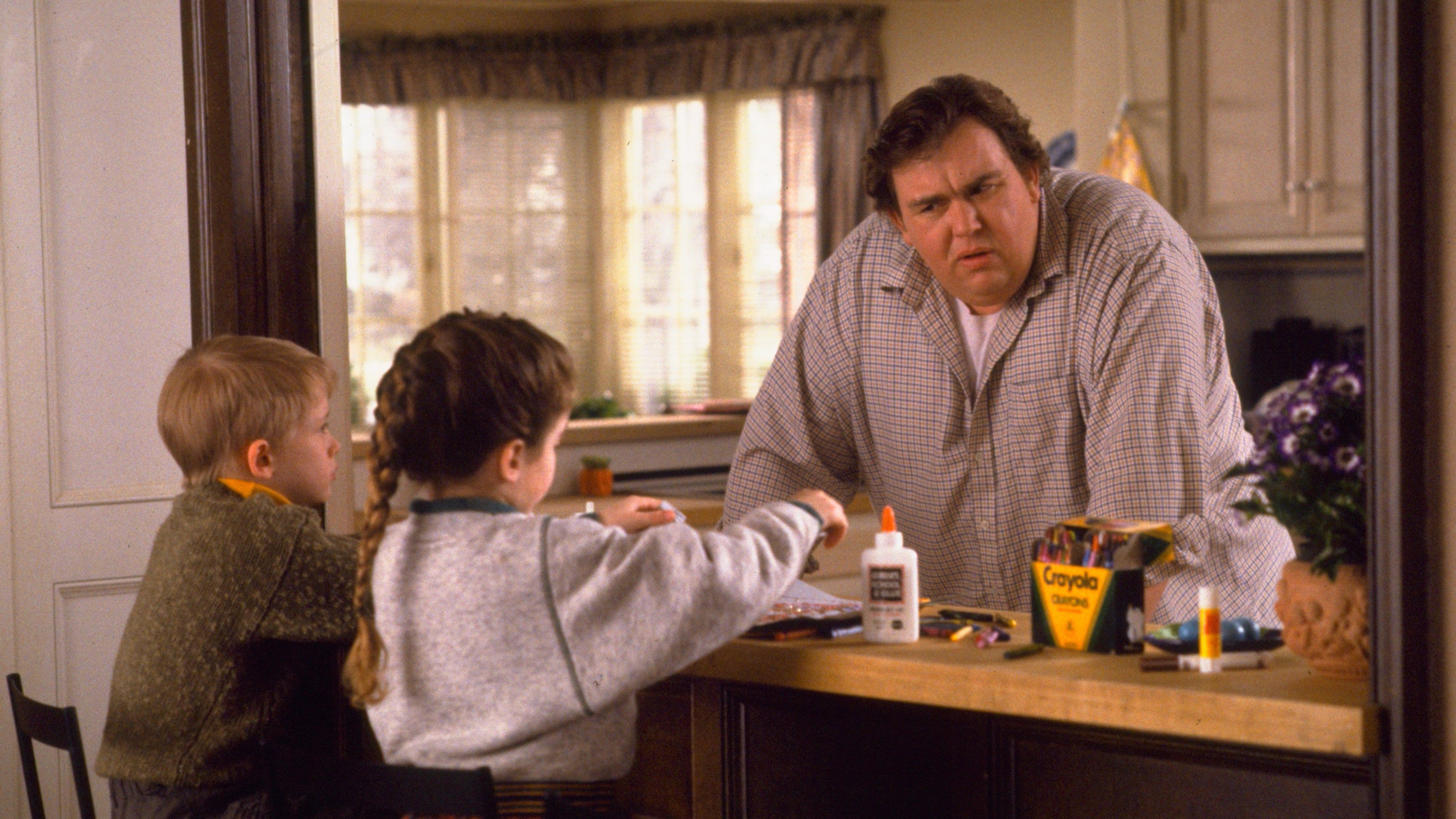 A kétbalkezes nagybácsin kifognak a gyerekek | Részlet