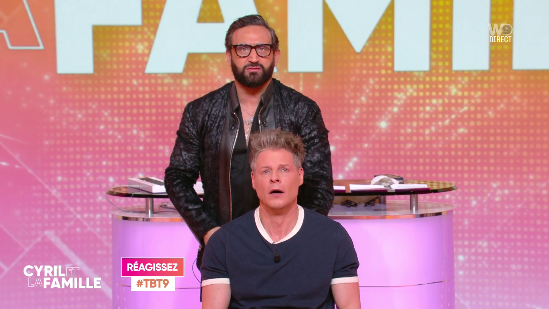 Coiffure express dans le salon de Cyril Hanouna