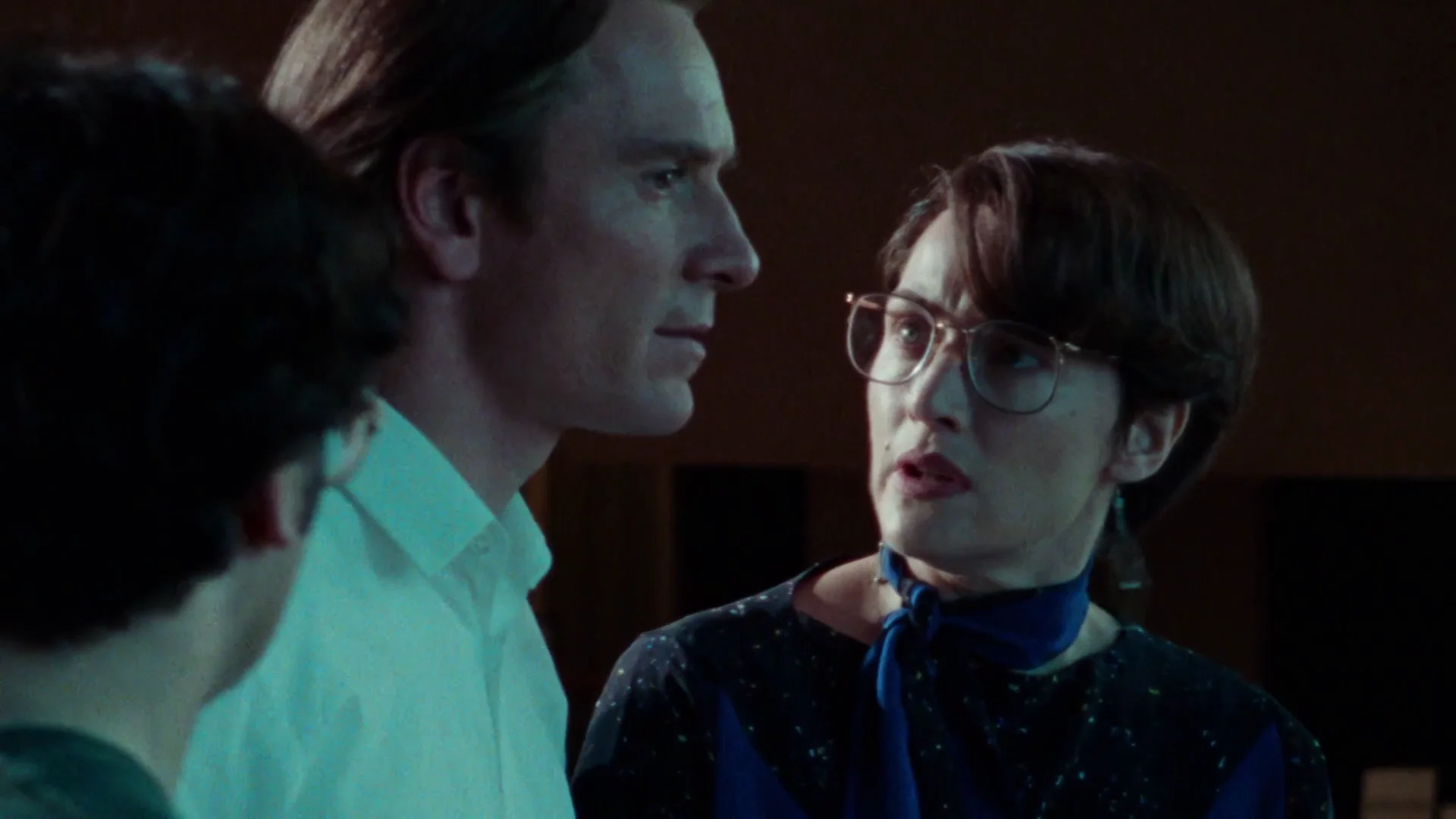 A gépnek köszönnie kell | Részlet