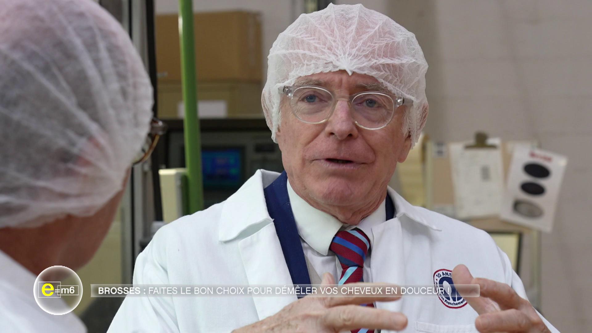 Rouge à lèvres, pellicules, brosse : la science s’invite dans nos salles de bain !