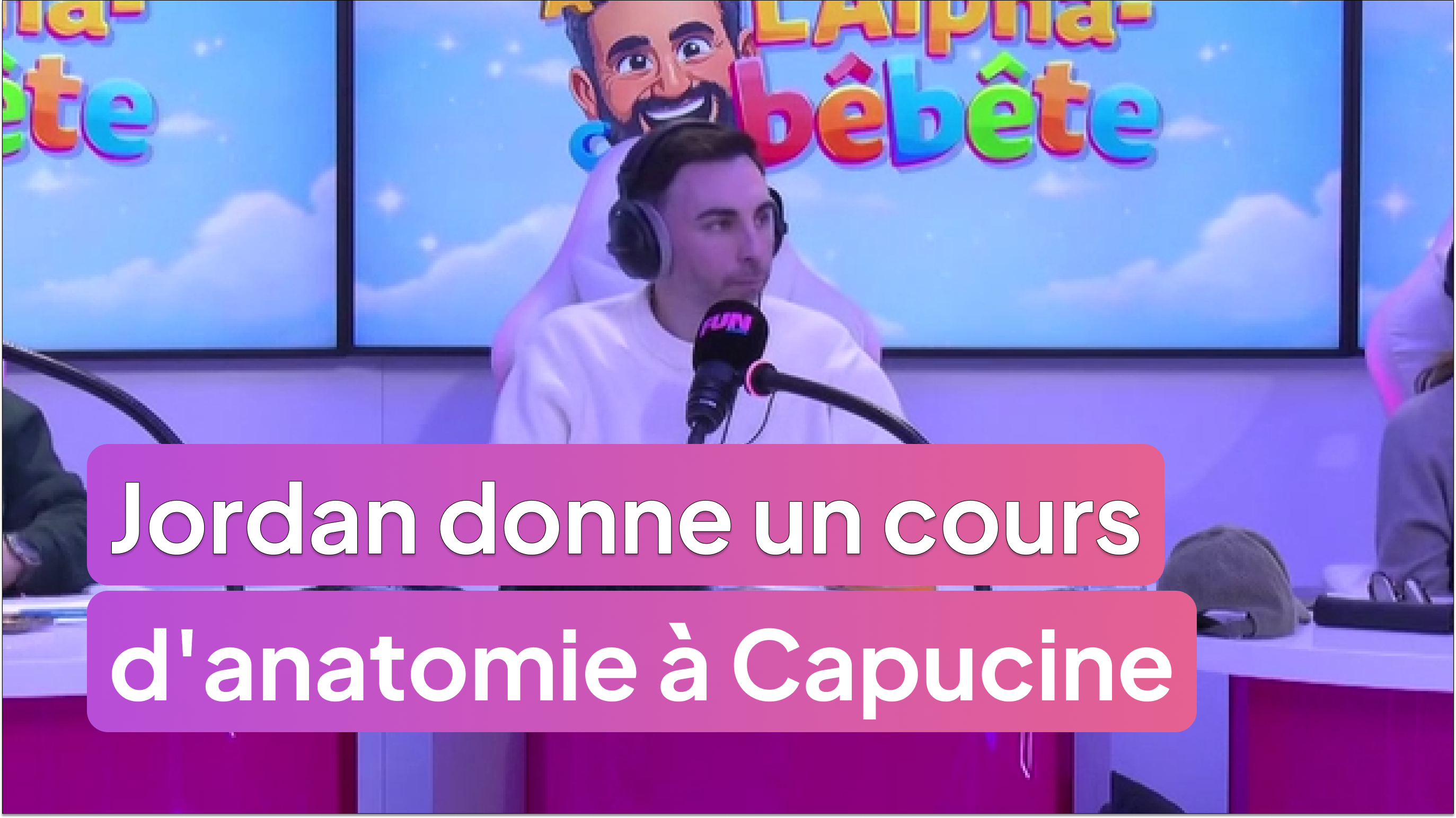 Jordan De Luxe donne un cours d'anatomie à Capucine