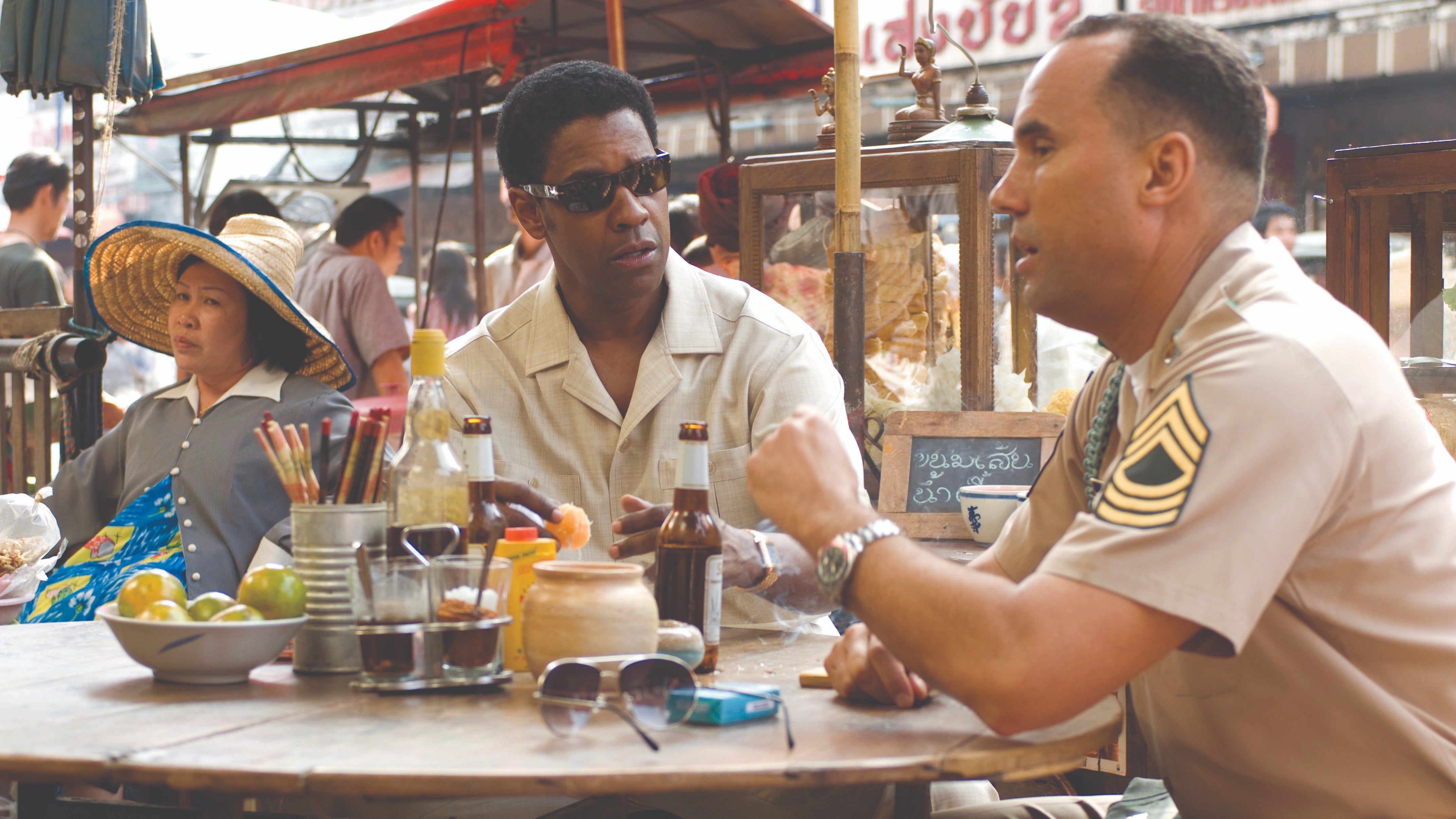 Rendőri túlkapás a szegénynegyedben | Részlet