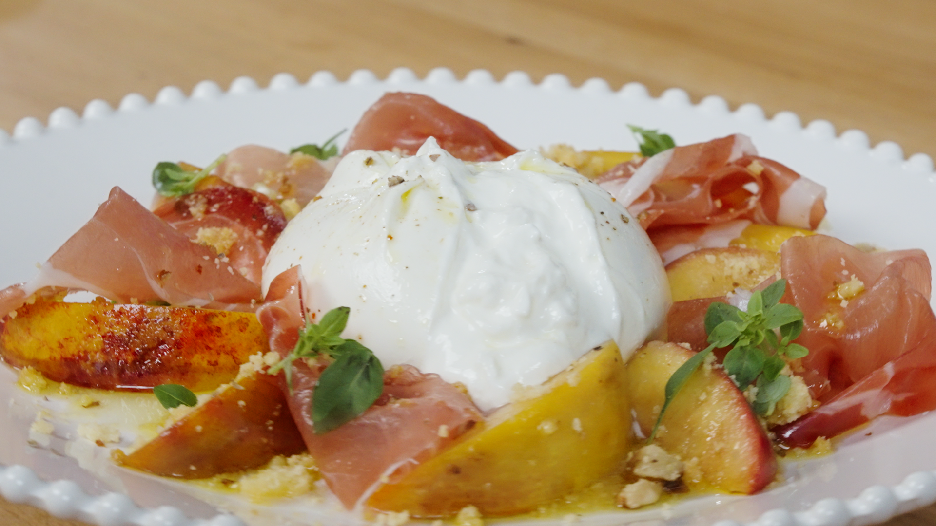 Burrata gourmande et nectarines rôties