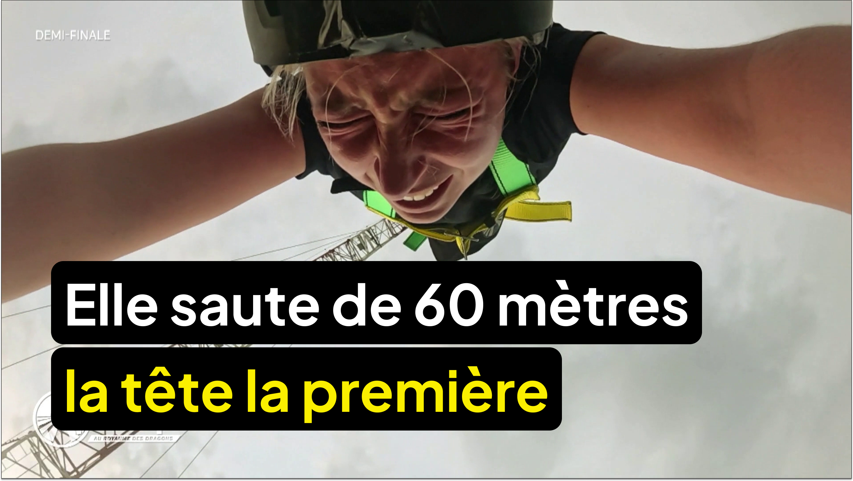 Elle saute la tête la première à plus de 60 mètres