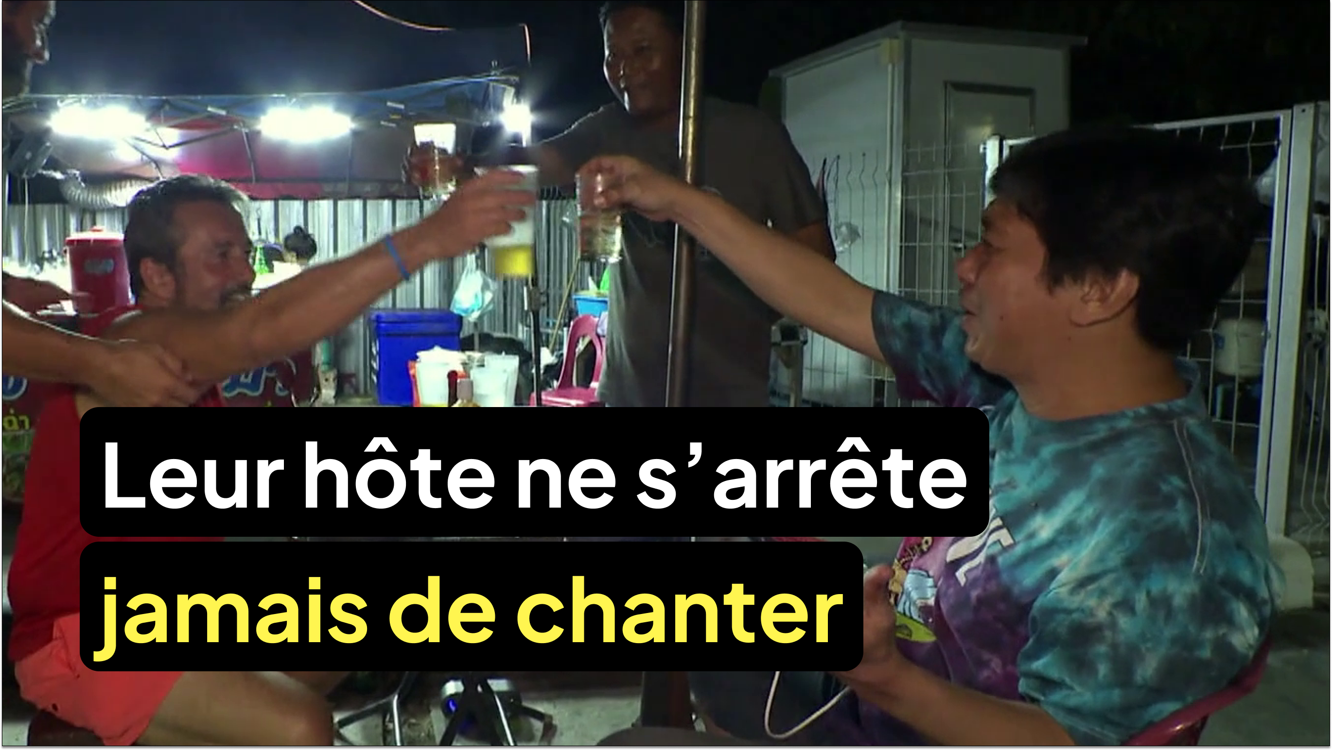 Leur hôte ne s’arrête jamais de chanter