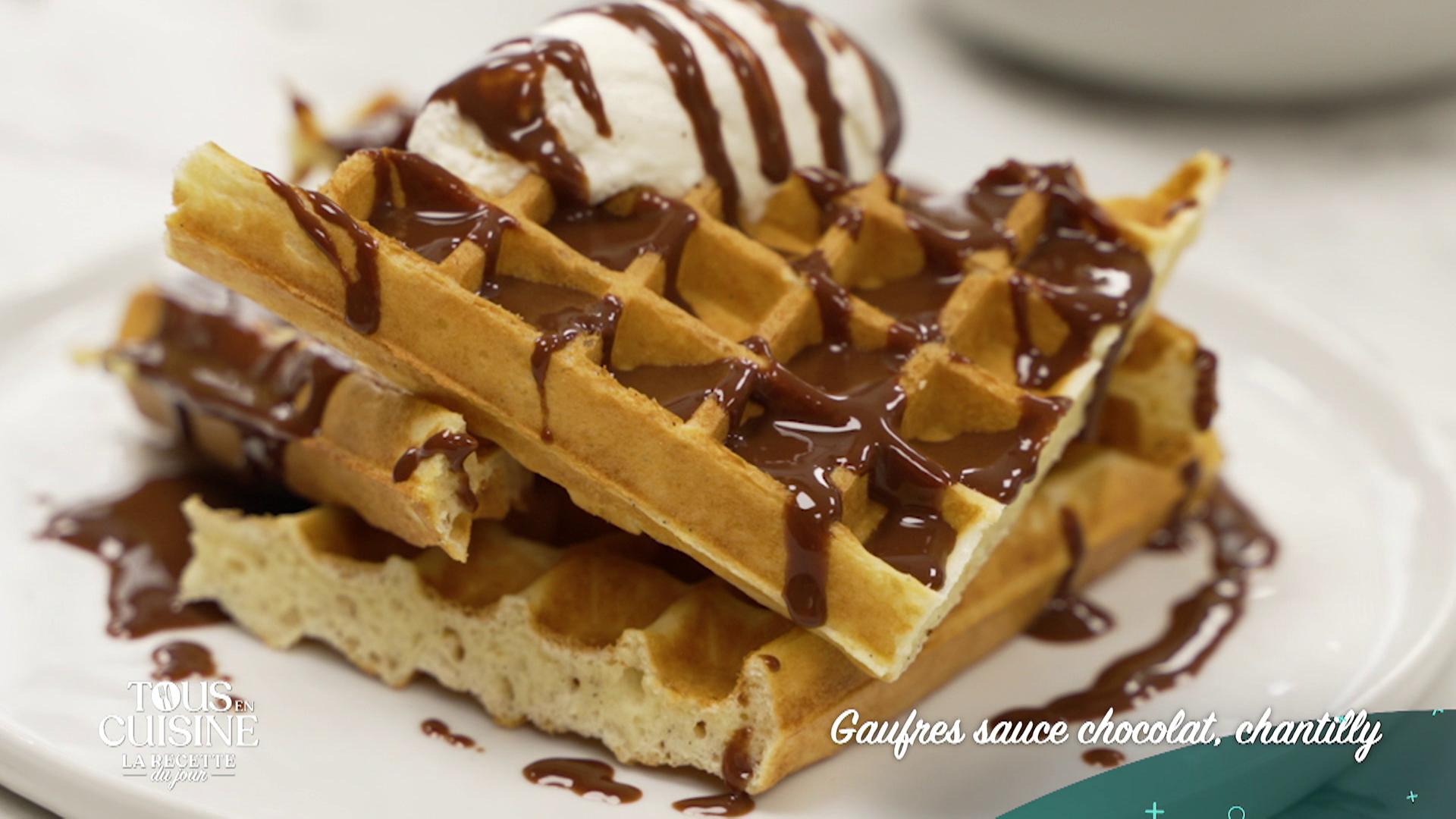 Gaufres sauce chocolat, chantilly