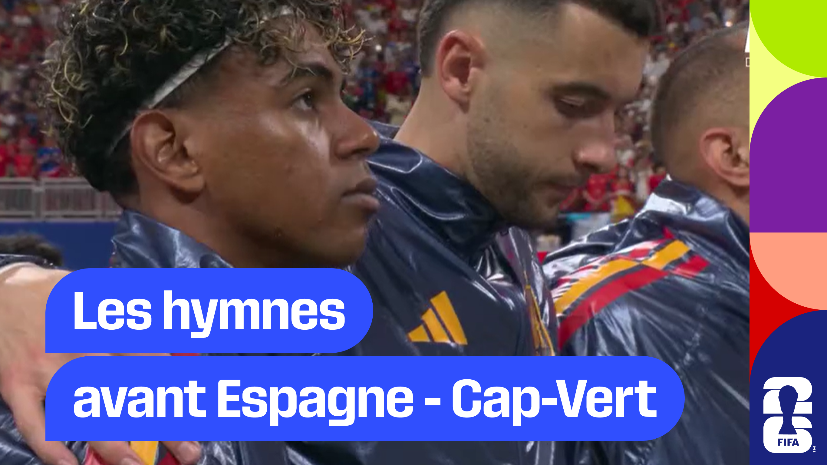 Les hymnes et l'entrée des joueurs avant Espagne - Cap-Vert