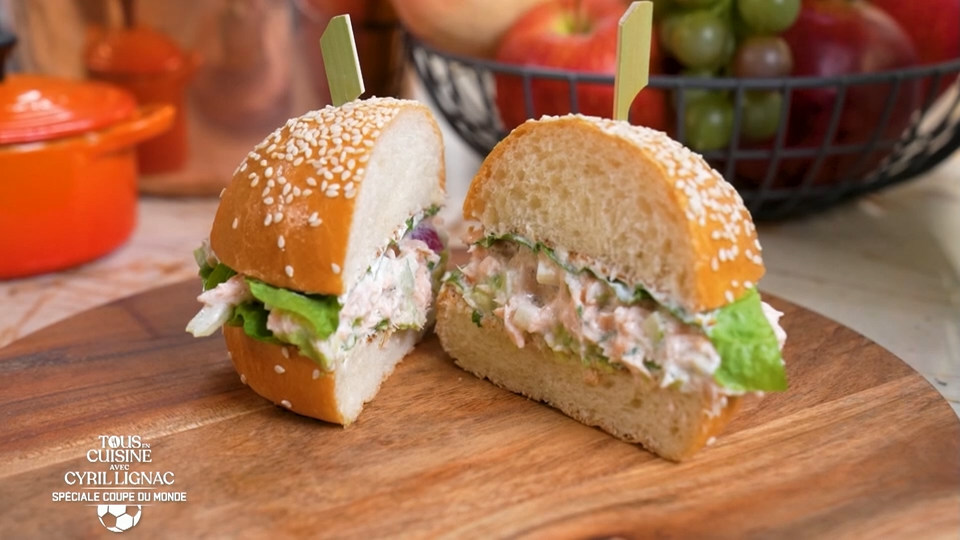 Club sandwich au saumon et Sundae aux framboises