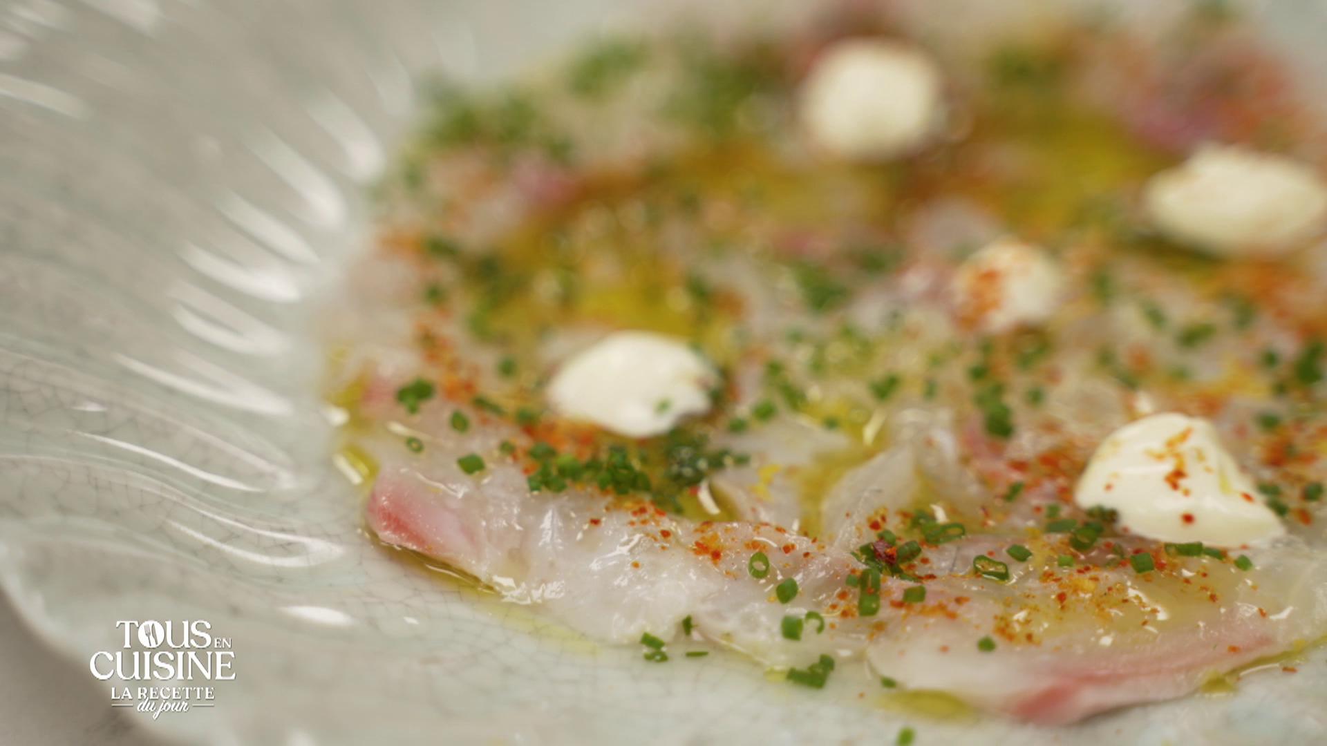 Carpaccio de poisson blanc au piment d'Espelette, crème fumée