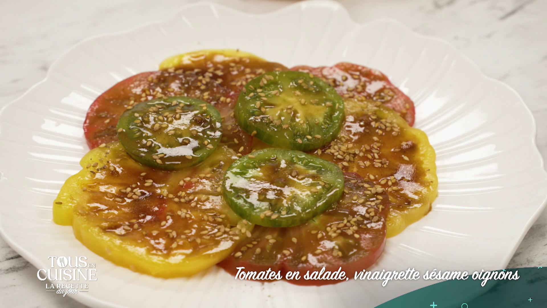 Tomates en salade, vinaigrette sésame oignons