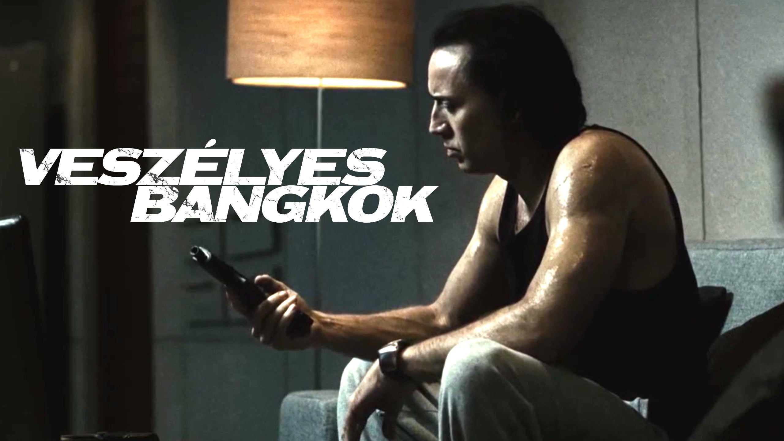 Nicolas Cage karaktere motorról osztja a golyókat | Részlet