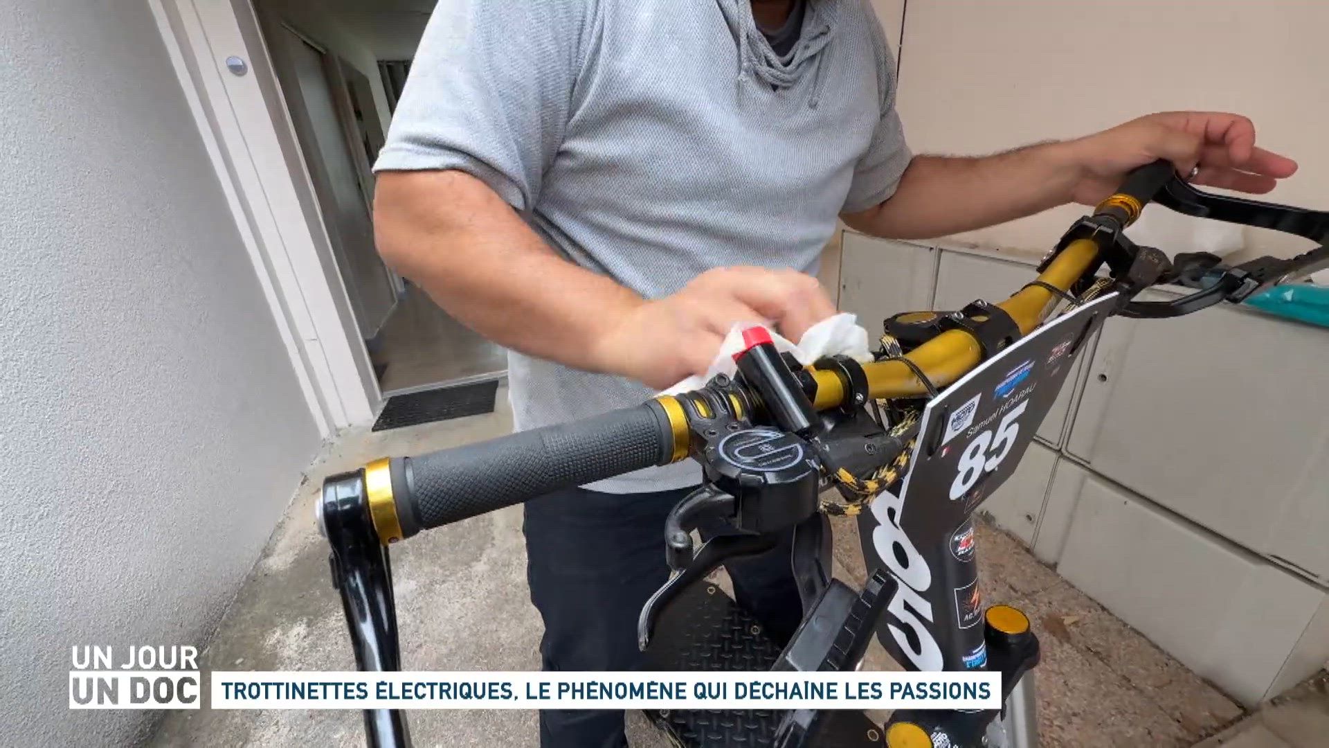 Trottinettes électriques, le phénomène qui déchaîne les passions