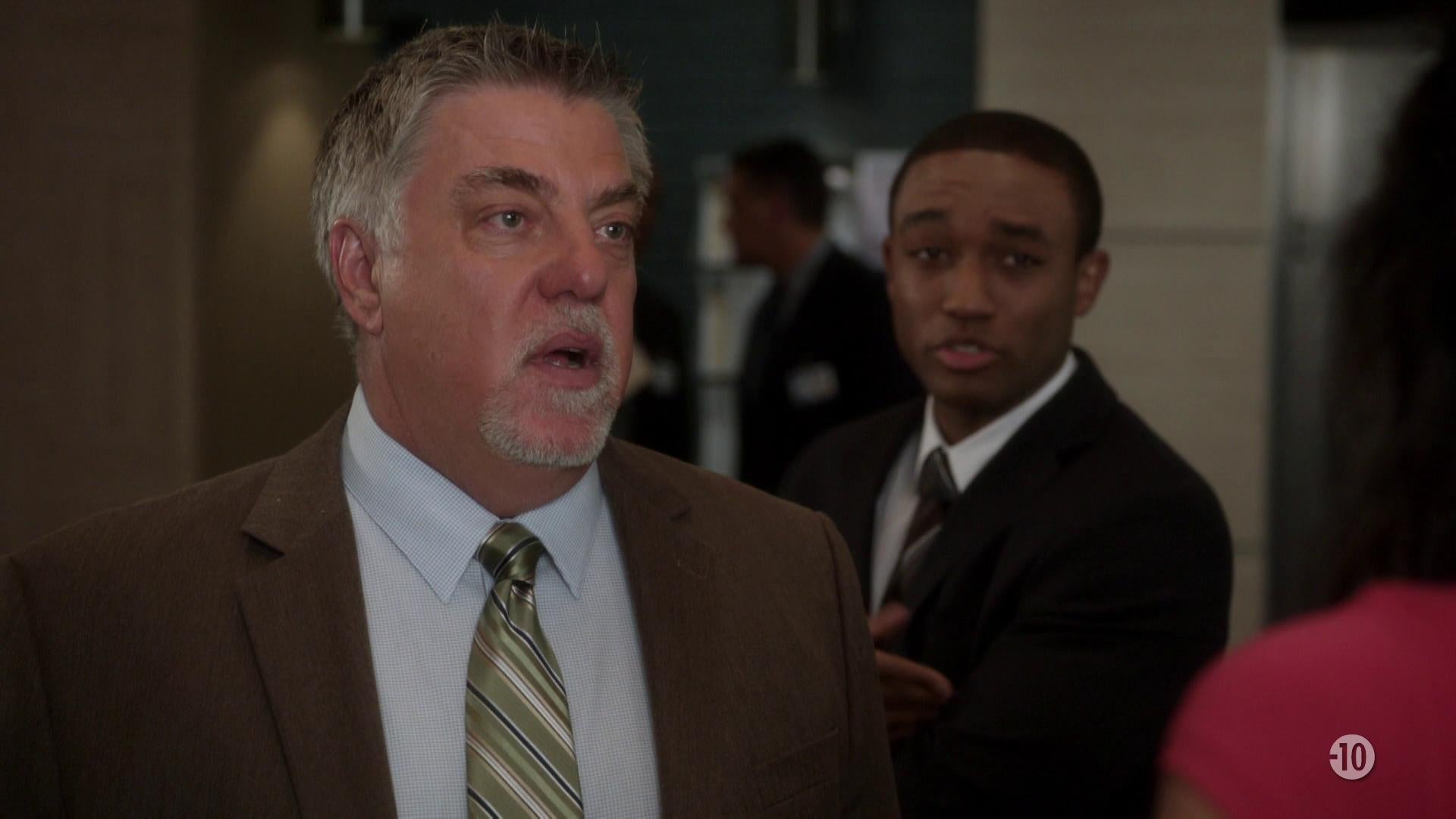 S3E10 - En chair et en plâtre