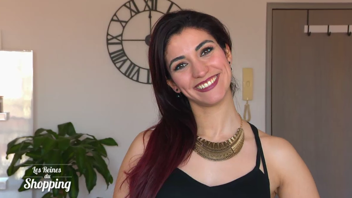 J1 : Sophistiquée en robe cocktail pour un mariage