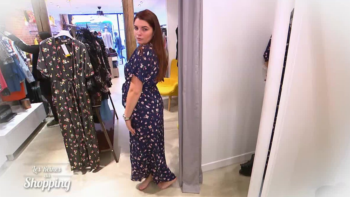 J4 : Branchée avec un imprimé fleuri